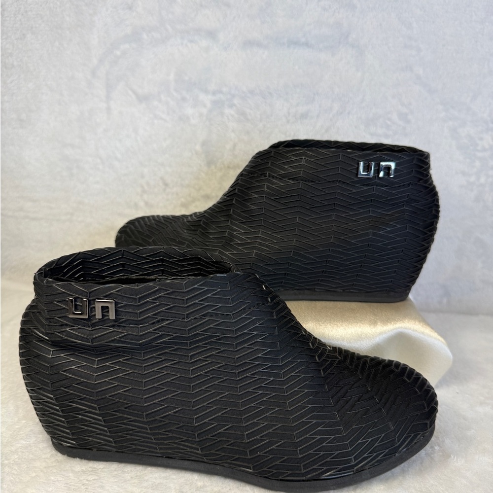UN United Nude Black Textured Wedges Ankle Boots Size US 5 EUR 35 UK 3 Matrix